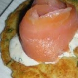 Blinis aux courgettes accompagnés de saumon